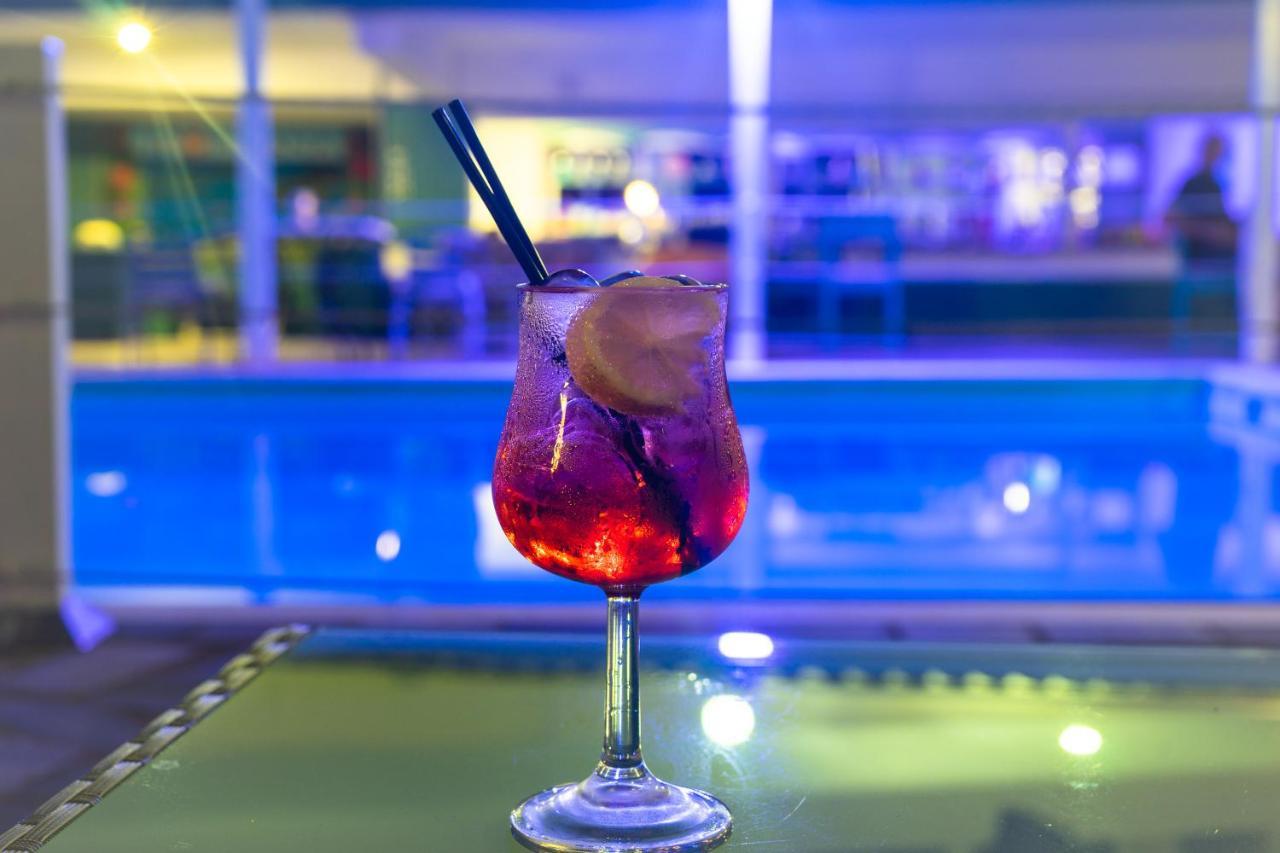 Tropicana Inn Nydri  Zewnętrze zdjęcie