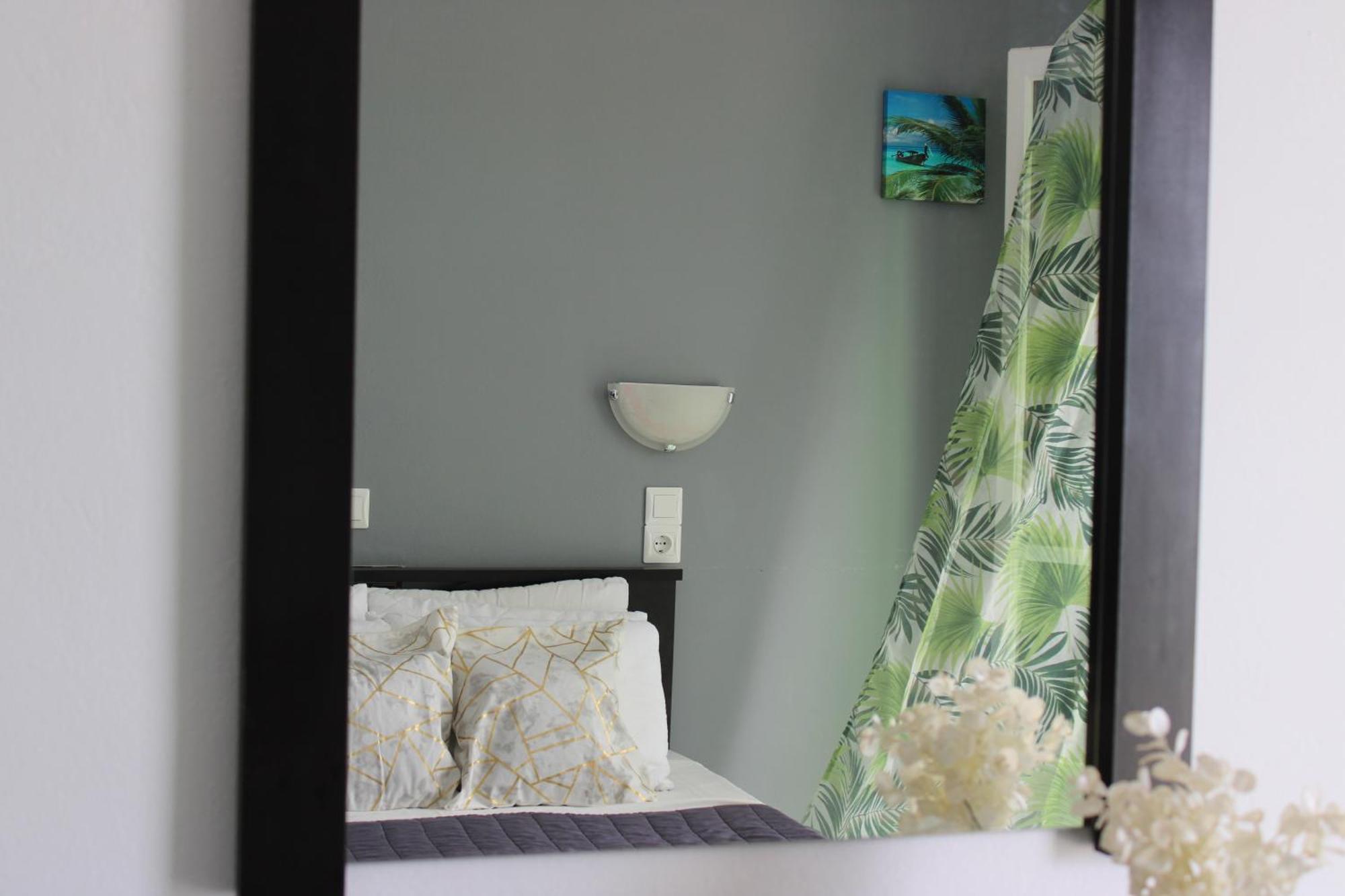 Tropicana Inn Nydri  Zewnętrze zdjęcie