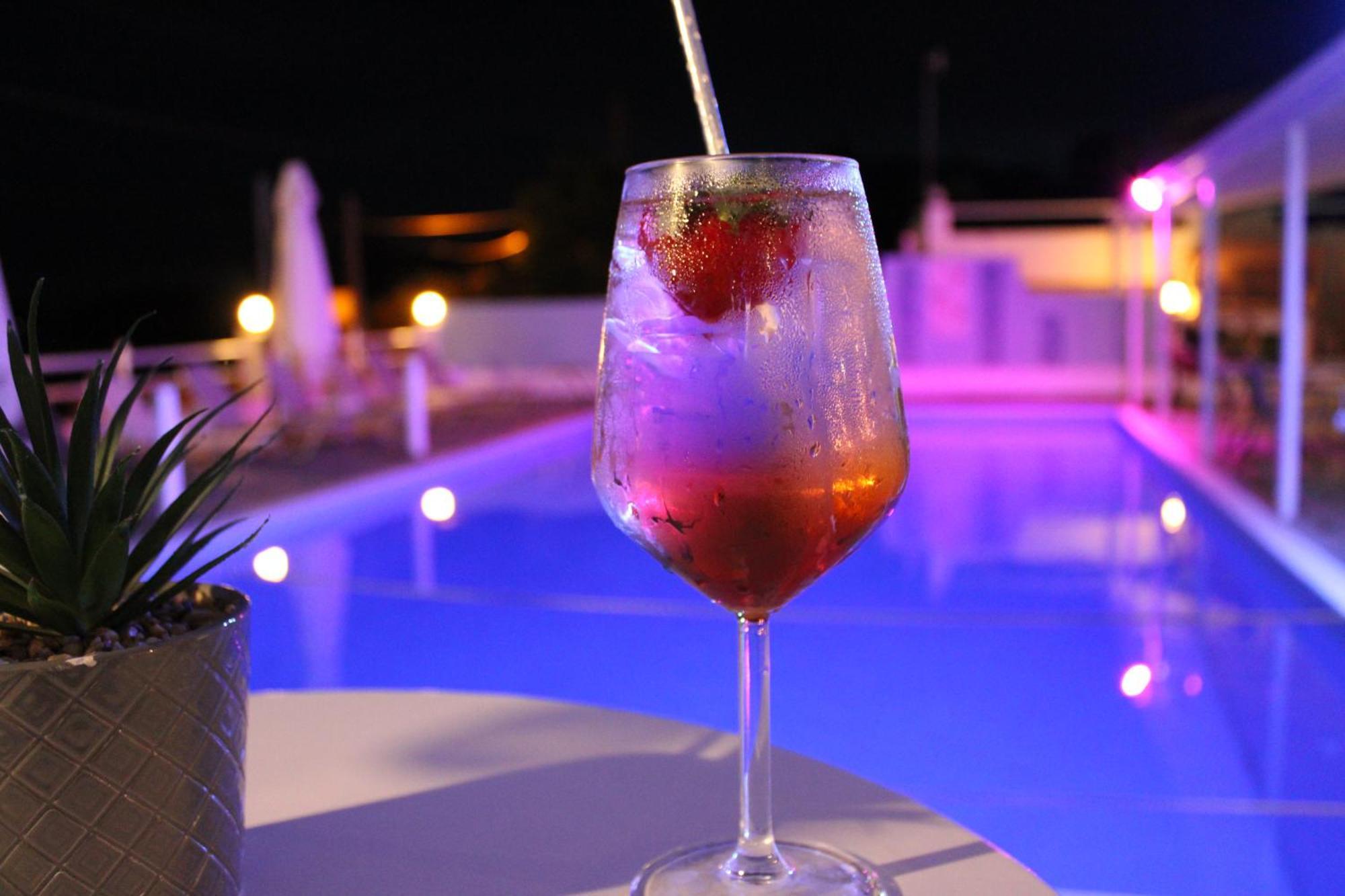 Tropicana Inn Nydri  Zewnętrze zdjęcie