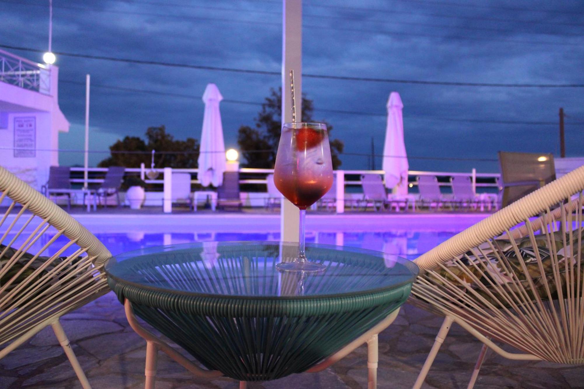Tropicana Inn Nydri  Zewnętrze zdjęcie