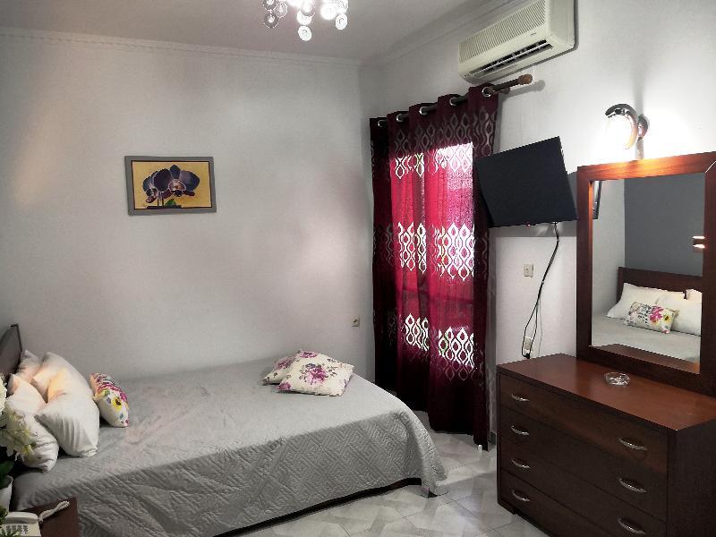 Tropicana Inn Nydri  Zewnętrze zdjęcie